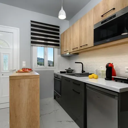 Alexandra Apartment