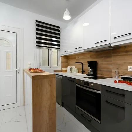 Alexandra Apartment Mpoukaris