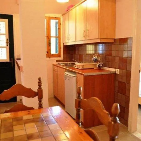 Alexandra Apartment *