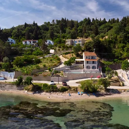 Alexandra アパート